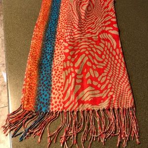 🌹🦒Vintage Scarf with an always in style design 🌹